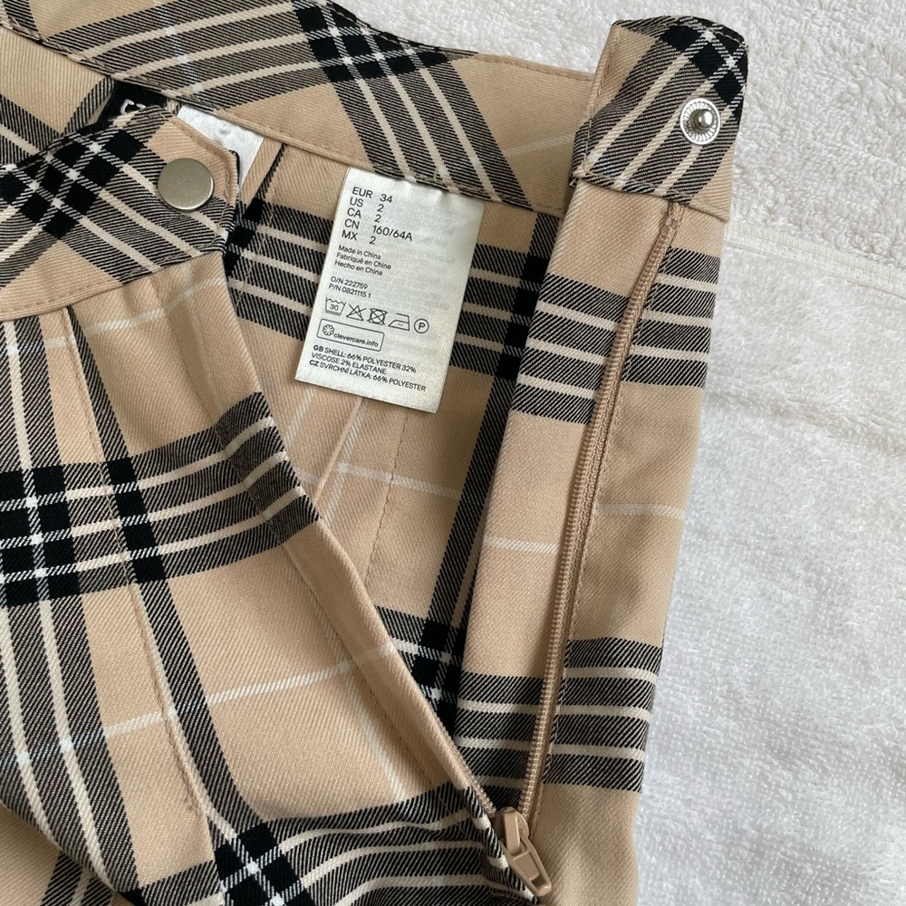 Plaid skirt - Picture 2 of 3